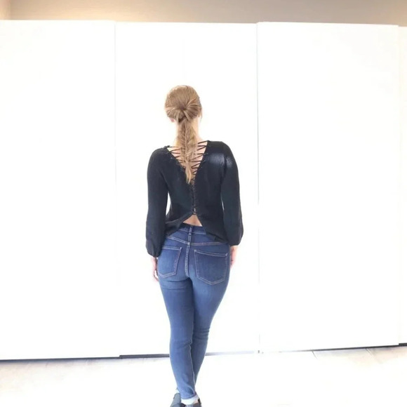 Lace up back sweater - Picture 5 of 10